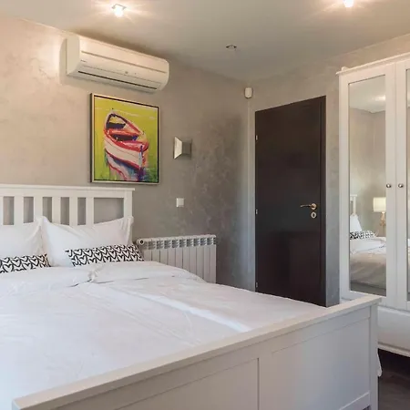 Villa Sg *