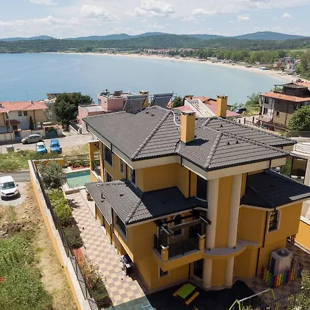Villa Sg *